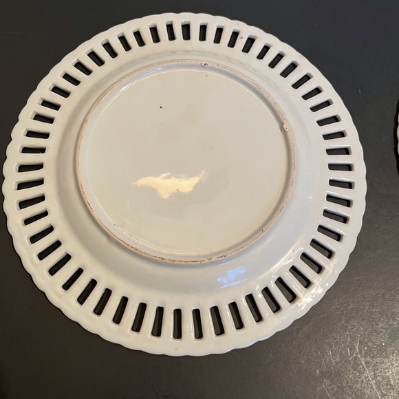 Set of 2 Porcelain Pierced Botanical Plates - Picture 11 of 12